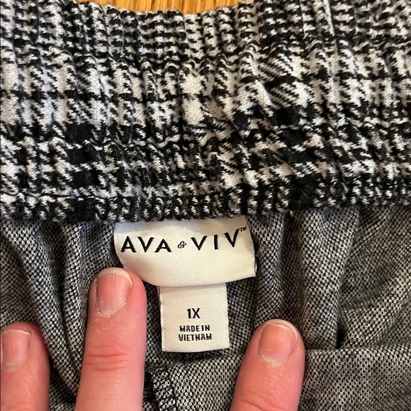 Ava & Viv 1X Women’s Black and White plaid dress Pants, Warm - Picture 5 of 10